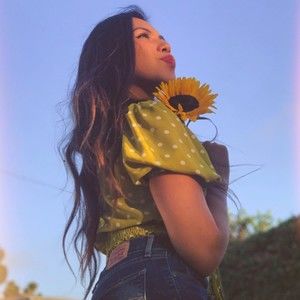 Meet your Posher, Alma